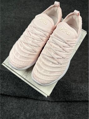 APL Techloom Wave Sneakers in Pink NIB Youth Size 4
